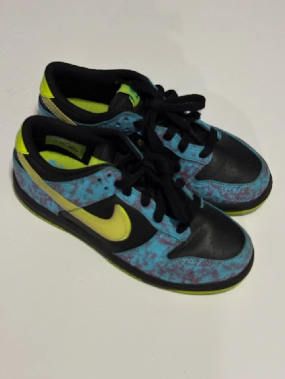 Nike Kids' Athletic Shoe in Teal and Yellow 2Y